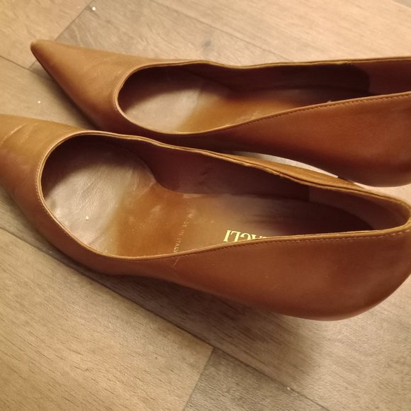 Brunomagli Leather Pointed Toe Women's Pumps - Picture 2 of 6